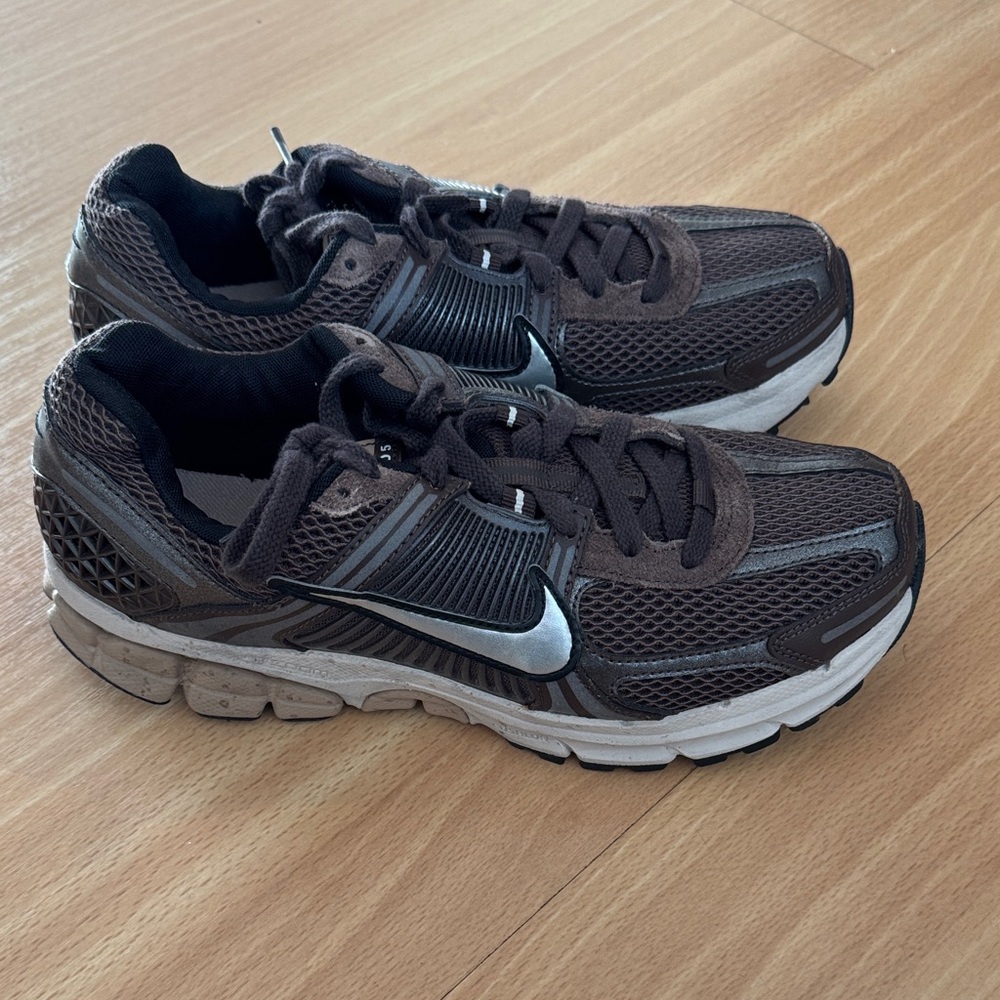 Nike Women’s Vomero 5 Dark Brown Athletic Shoes
